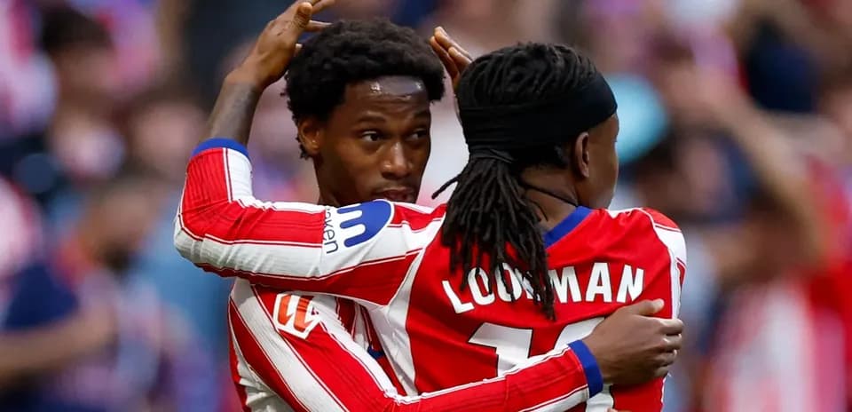 Jugadores de Atlético celebrando un gol juntos