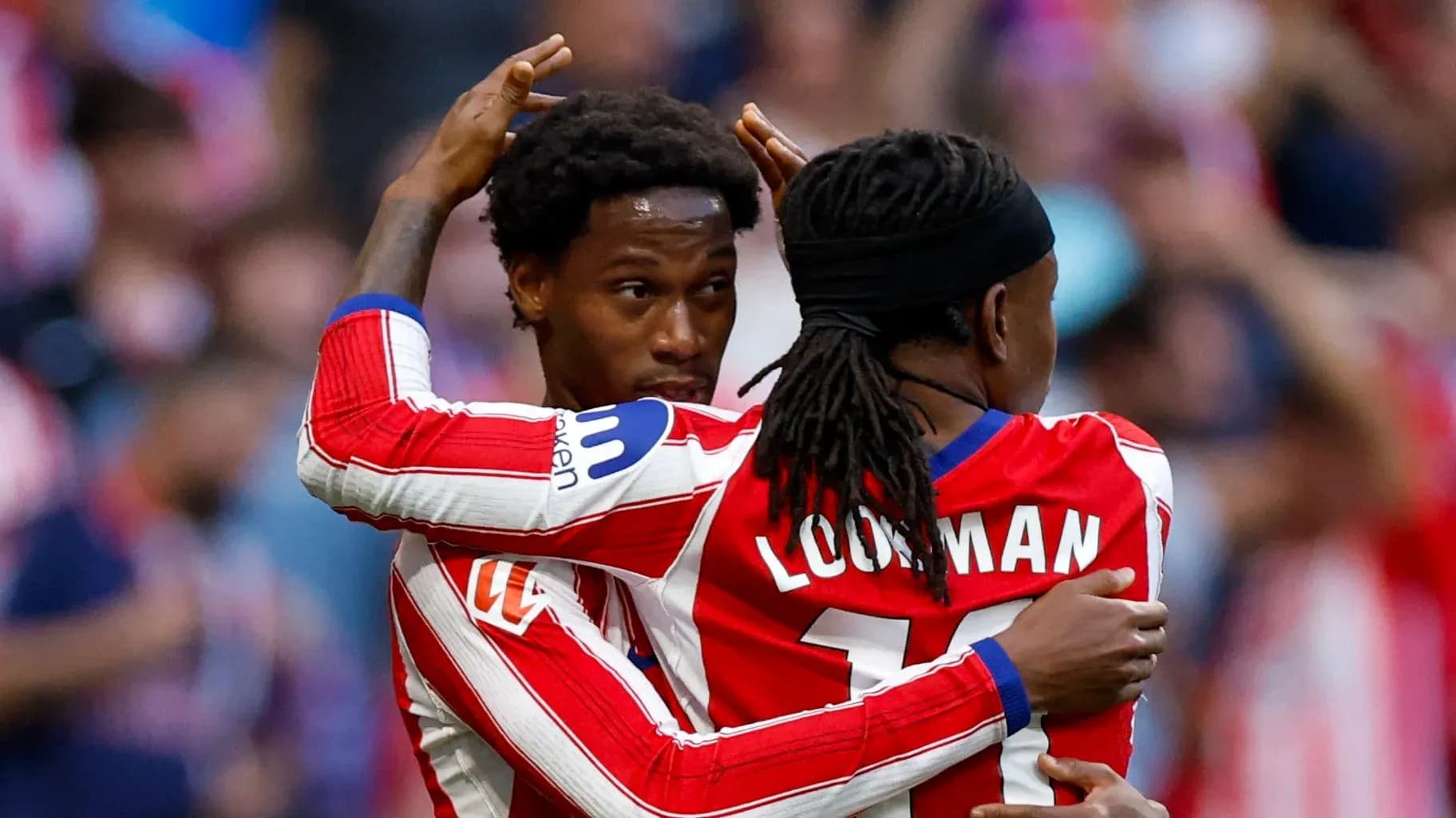 Jugadores de Atlético celebrando un gol juntos