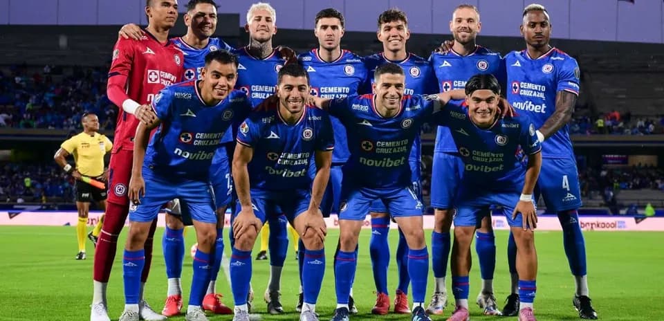 Equipo de Cruz Azul posando para la foto