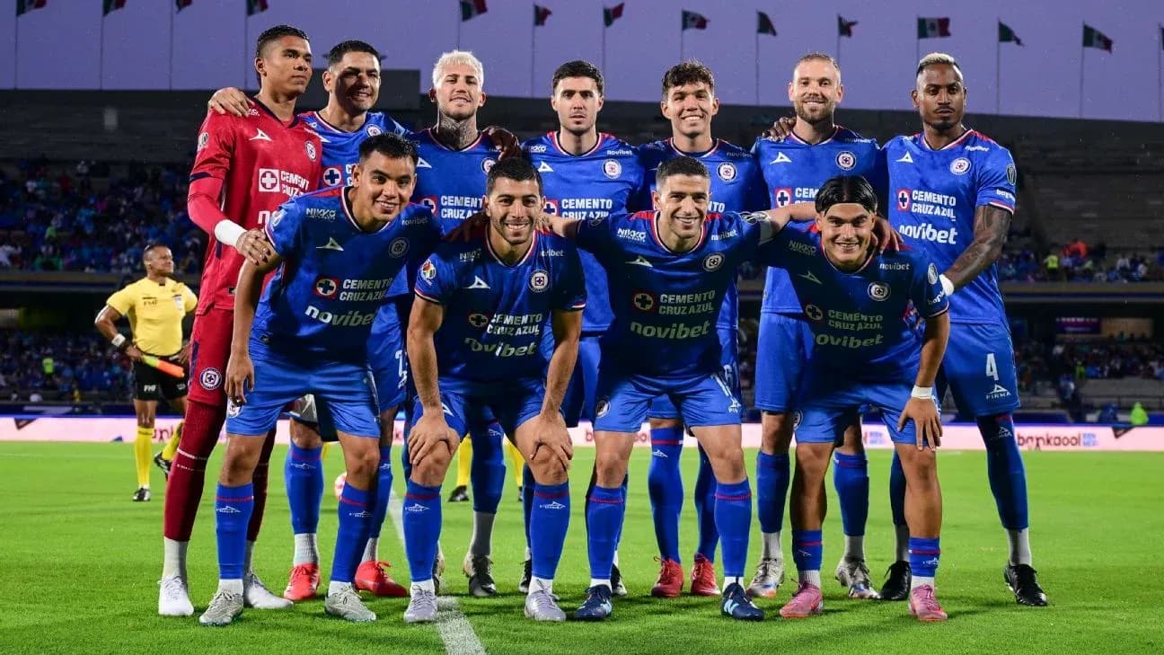 Equipo de Cruz Azul posando para la foto