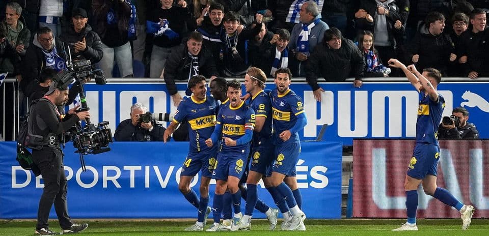 Jugadores de Alavés celebrando un gol