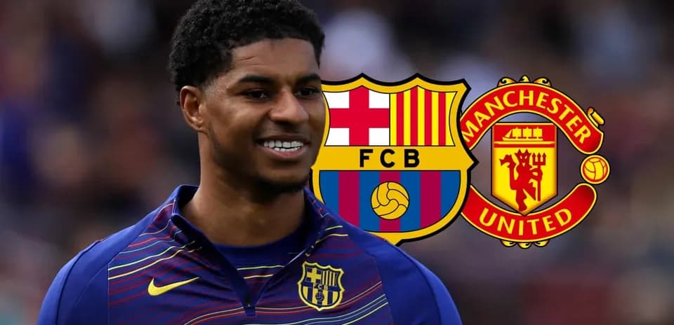 Jugador sonriendo con logos de Barcelona y Manchester United