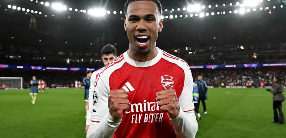 Jugador de Arsenal celebrando en el estadio