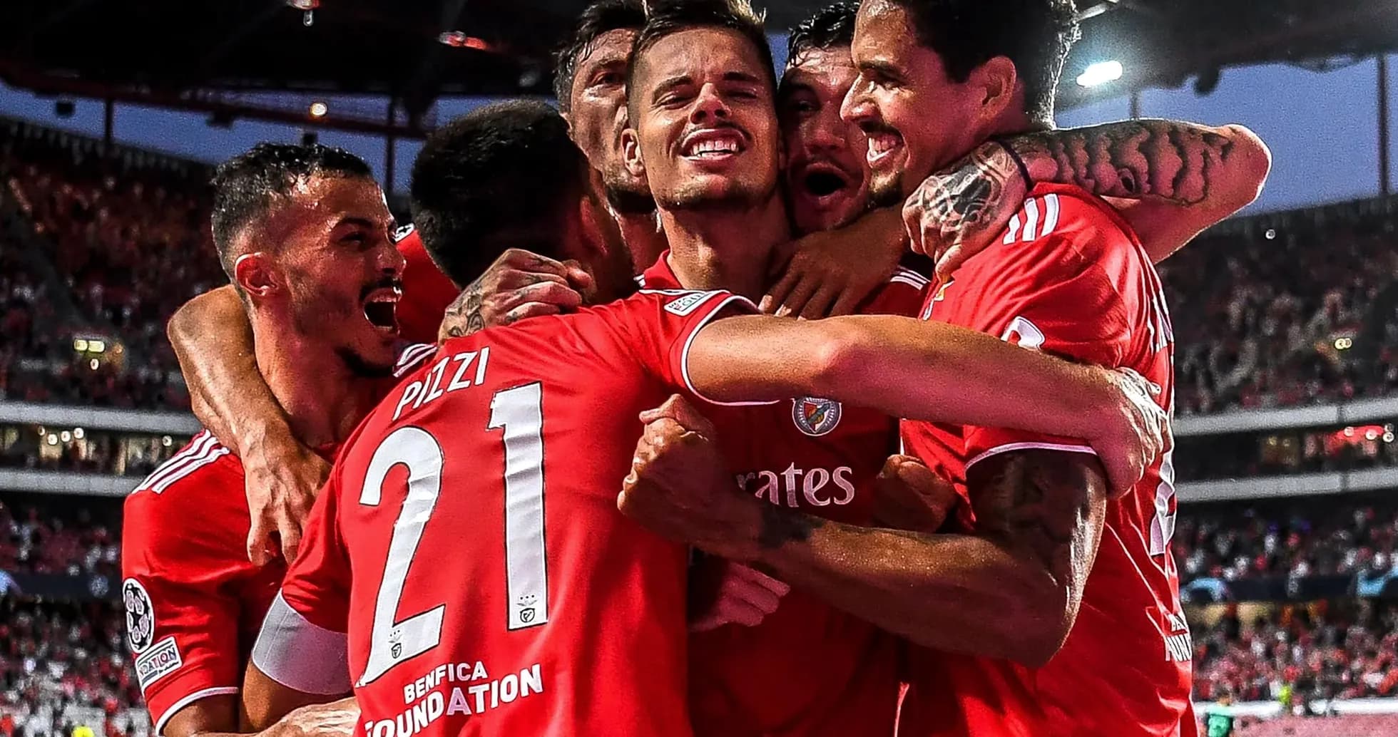 Jugadores de Benfica celebrando un gol