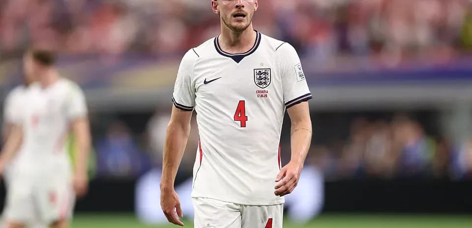 Jugador de Inglaterra caminando durante el partido