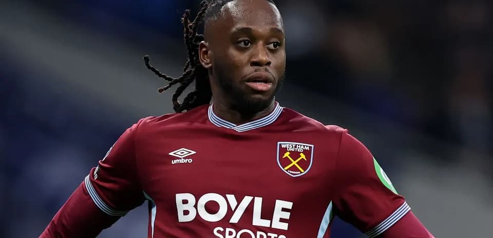 Jugador de West Ham United en acción durante partido
