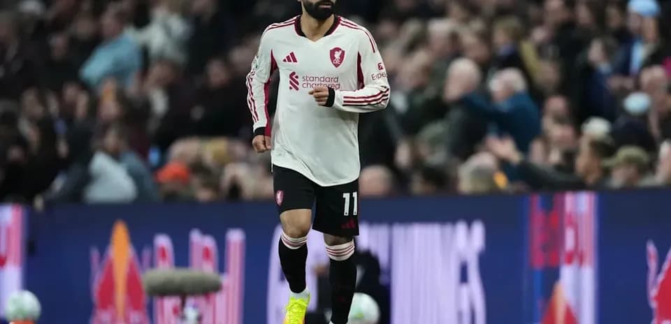 Jugador corriendo durante un partido de fútbol