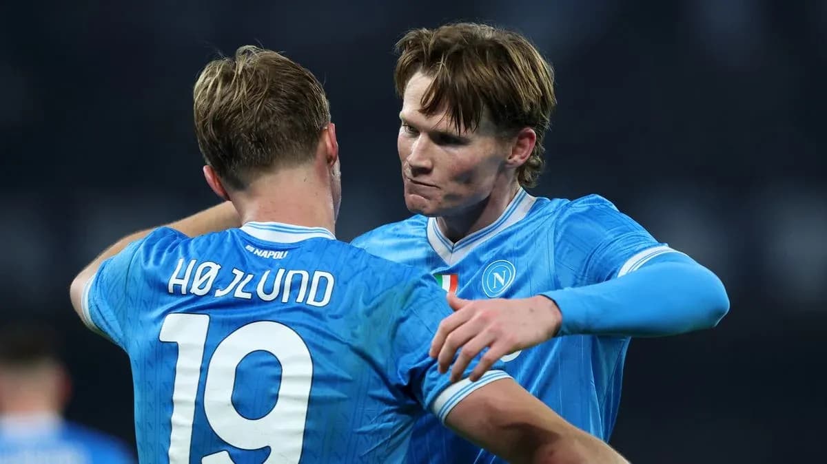 Jugadores de Napoli celebrando un momento juntos