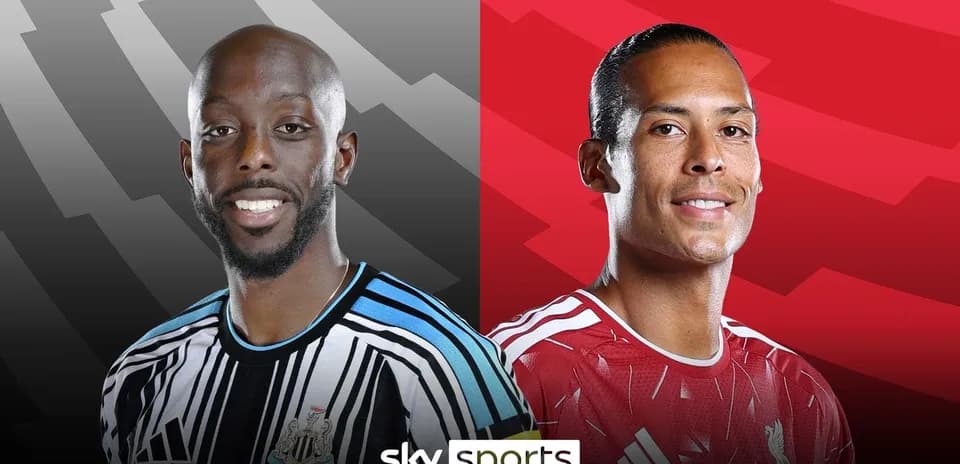 Jugadores de Newcastle y Liverpool posando para foto