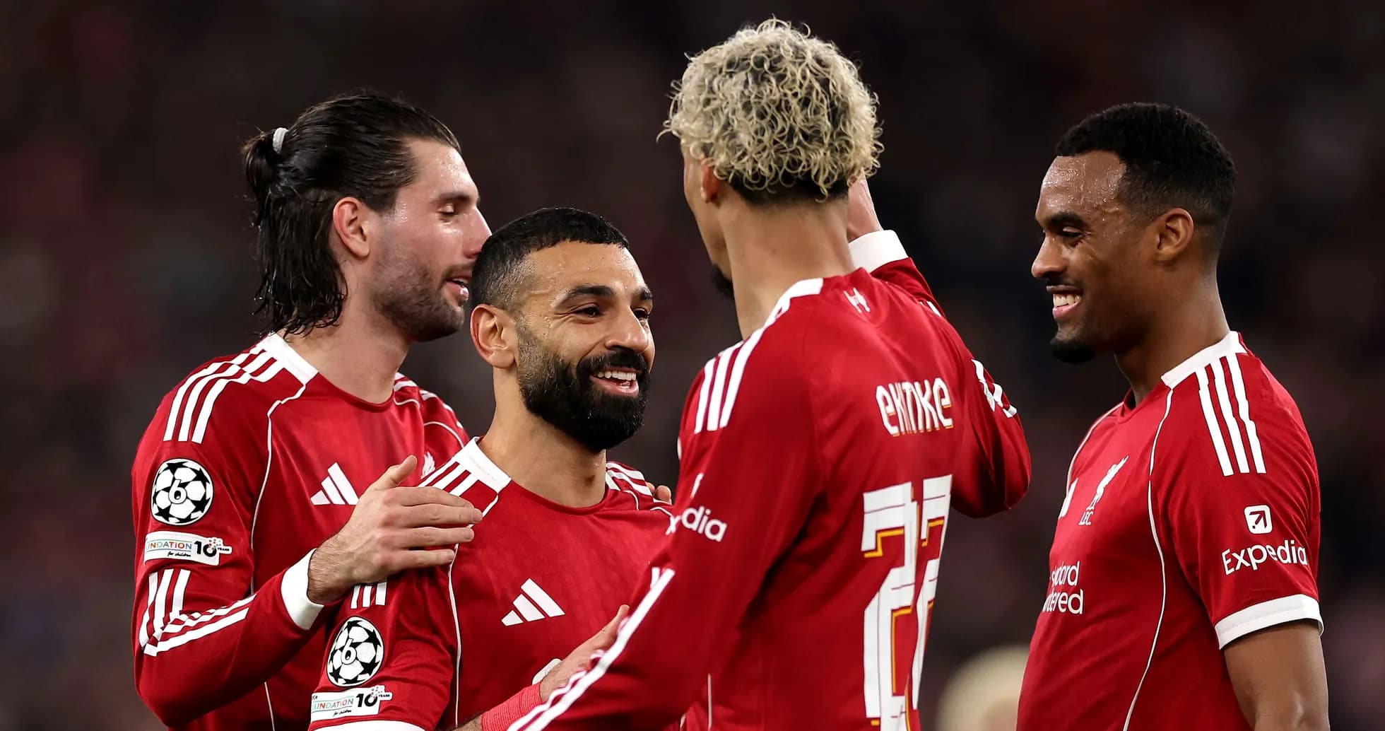 Jugadores de Liverpool celebrando un gol