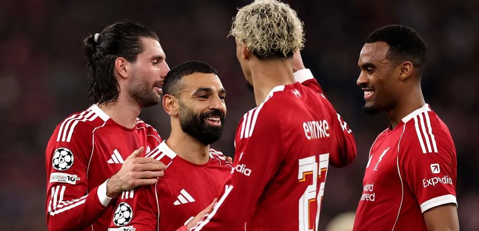 Jugadores de Liverpool celebrando un gol