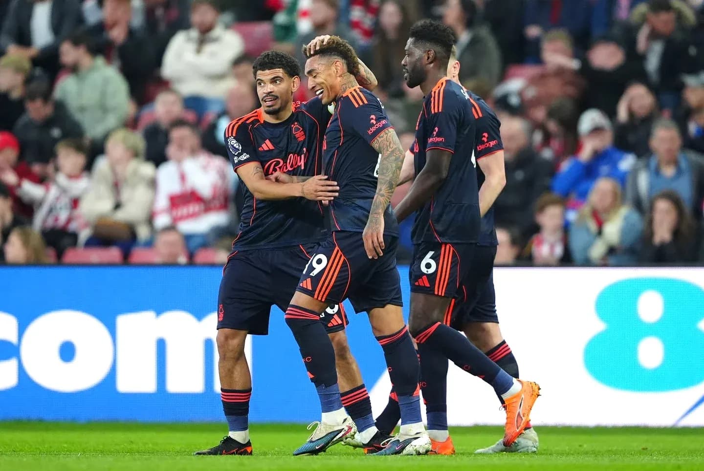 Jugadores del Nottingham Forest celebrando un gol