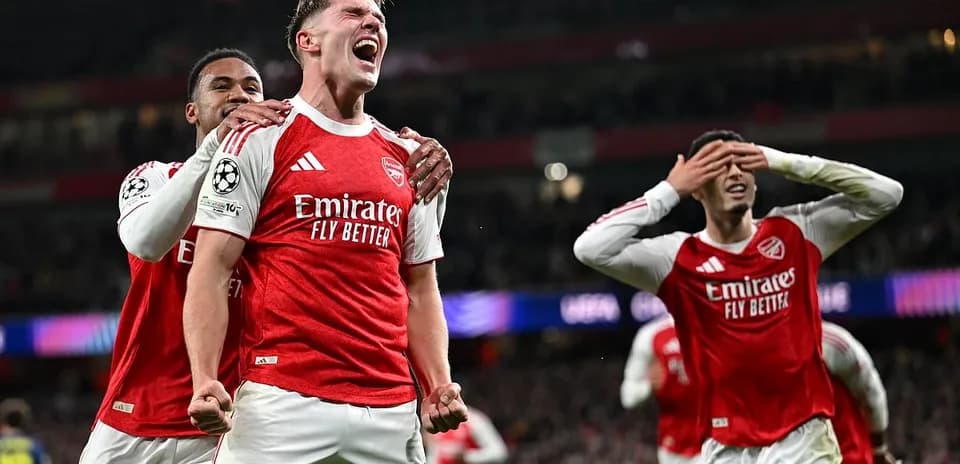 Jugadores de Arsenal celebrando un gol