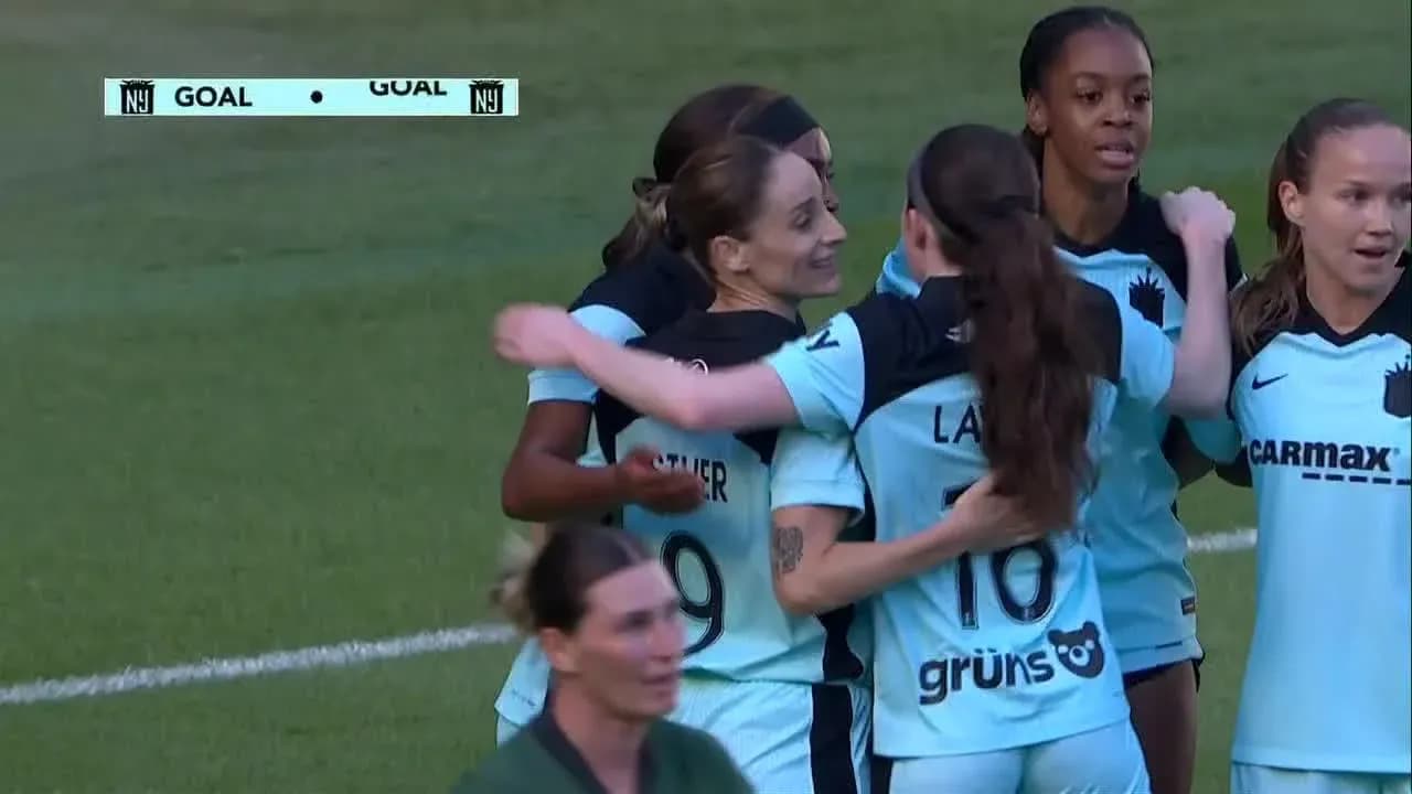 Jugadoras de Gotham FC celebrando un gol