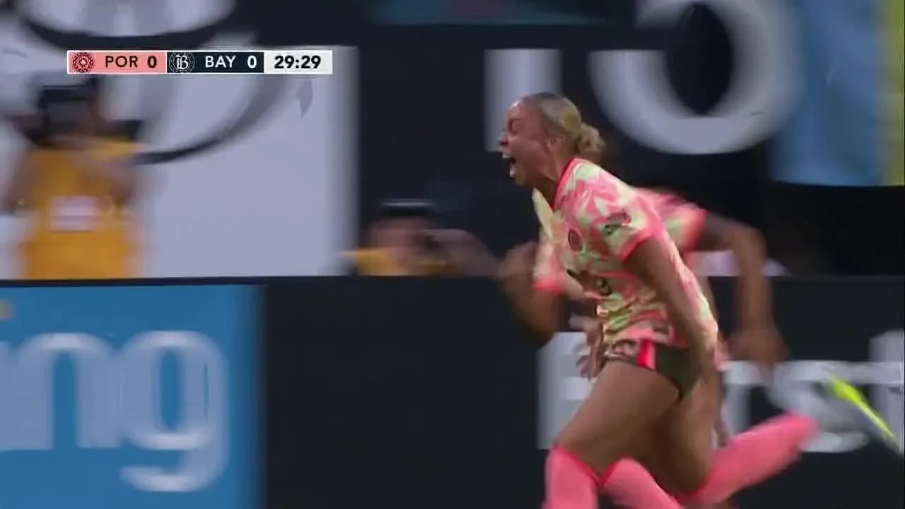 Jugadora corriendo tras marcar un gol