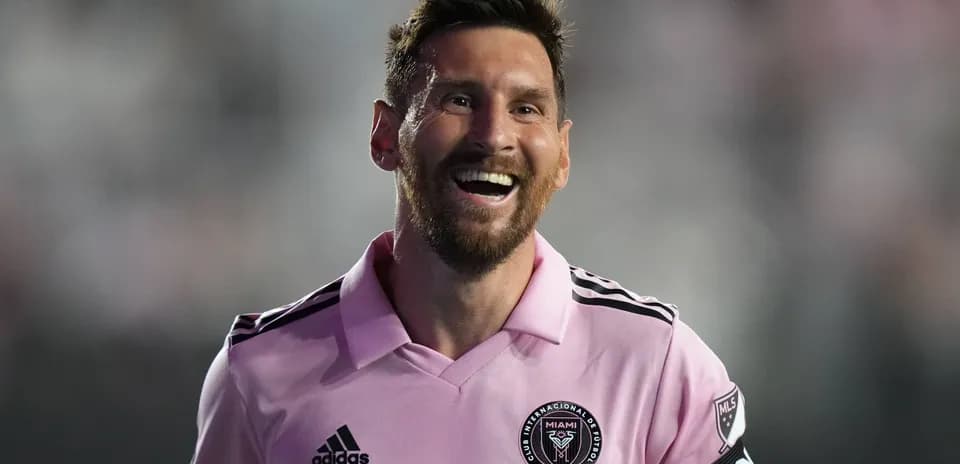 Jugador sonriente con camiseta de Inter Miami