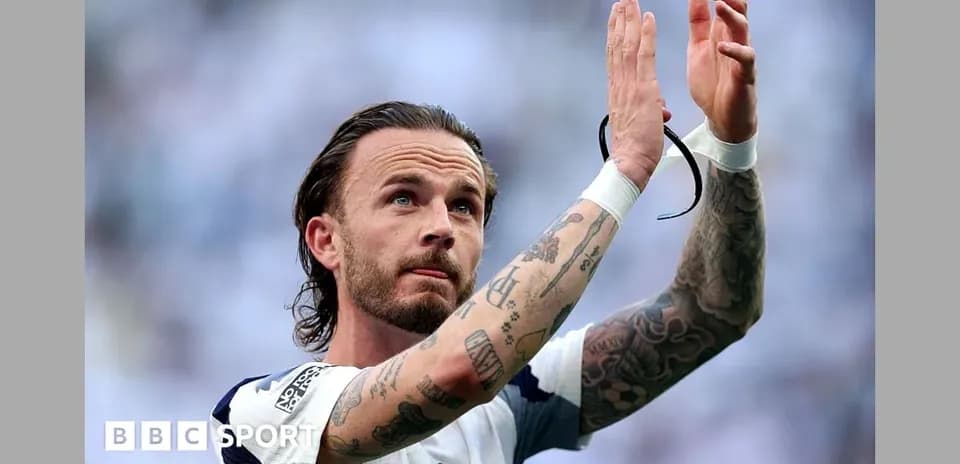 Jugador aplaudiendo a la afición en el estadio
