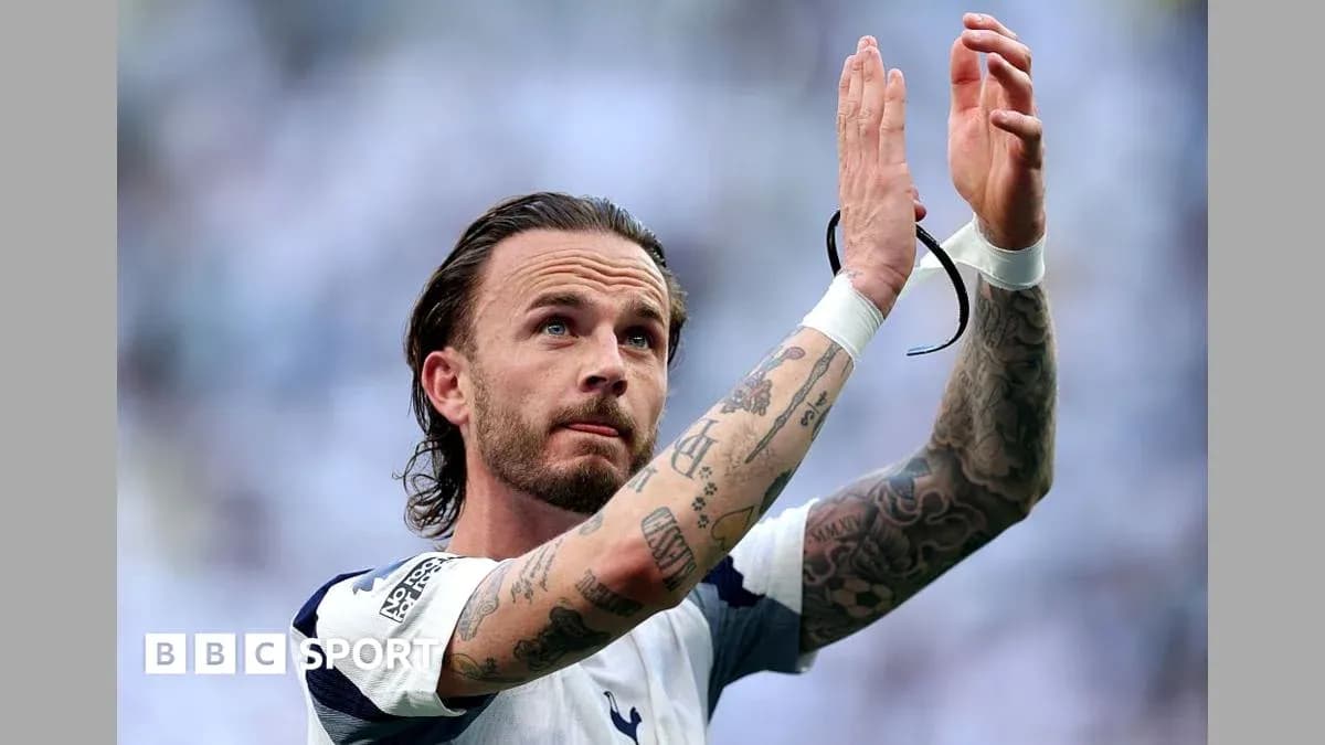 Jugador aplaudiendo a la afición en el estadio