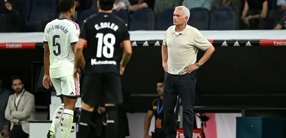Bellingham and Soler on field with coach observing