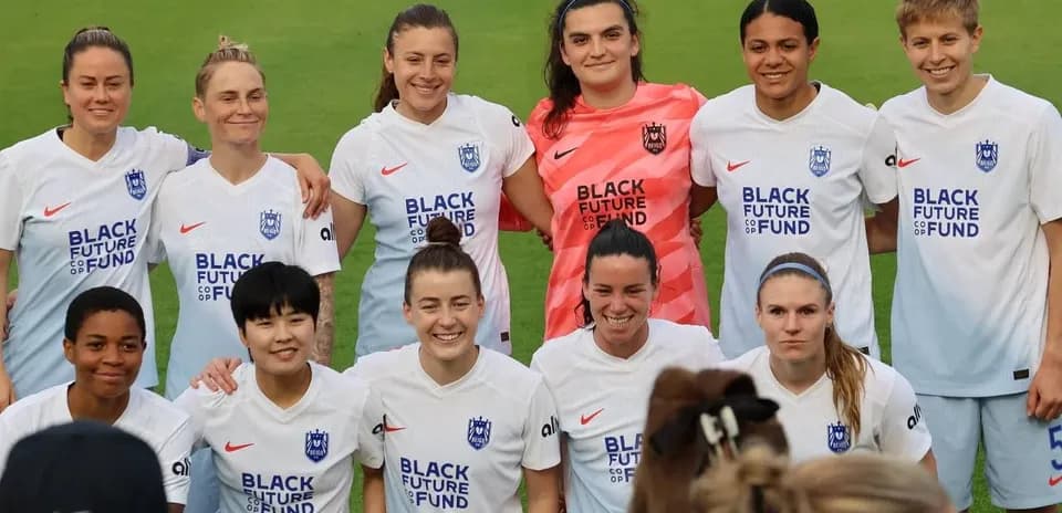 Equipo de Seattle Reign FC posando juntos