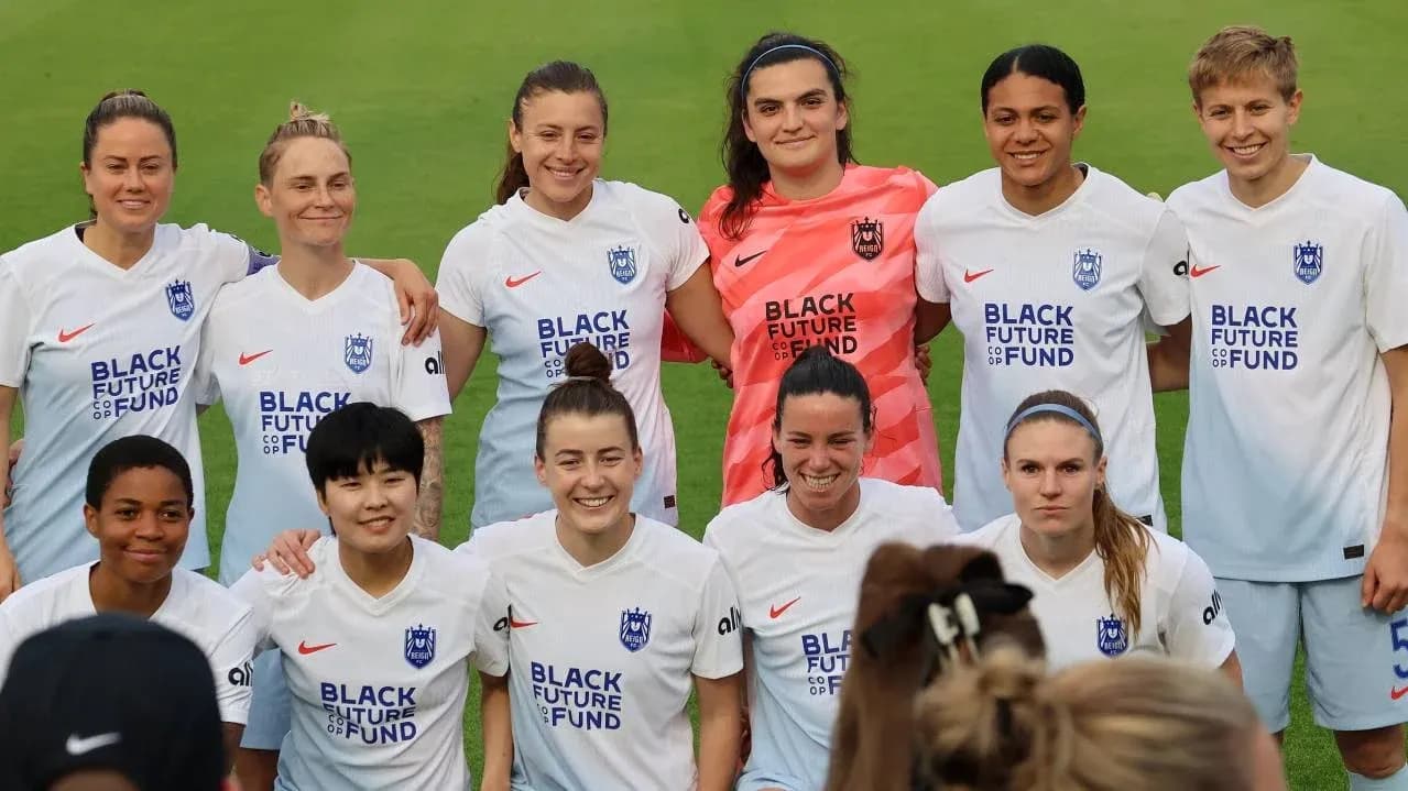 Equipo de Seattle Reign FC posando juntos