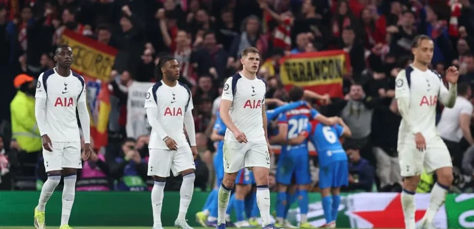 Jugadores del Tottenham en partido de Champions