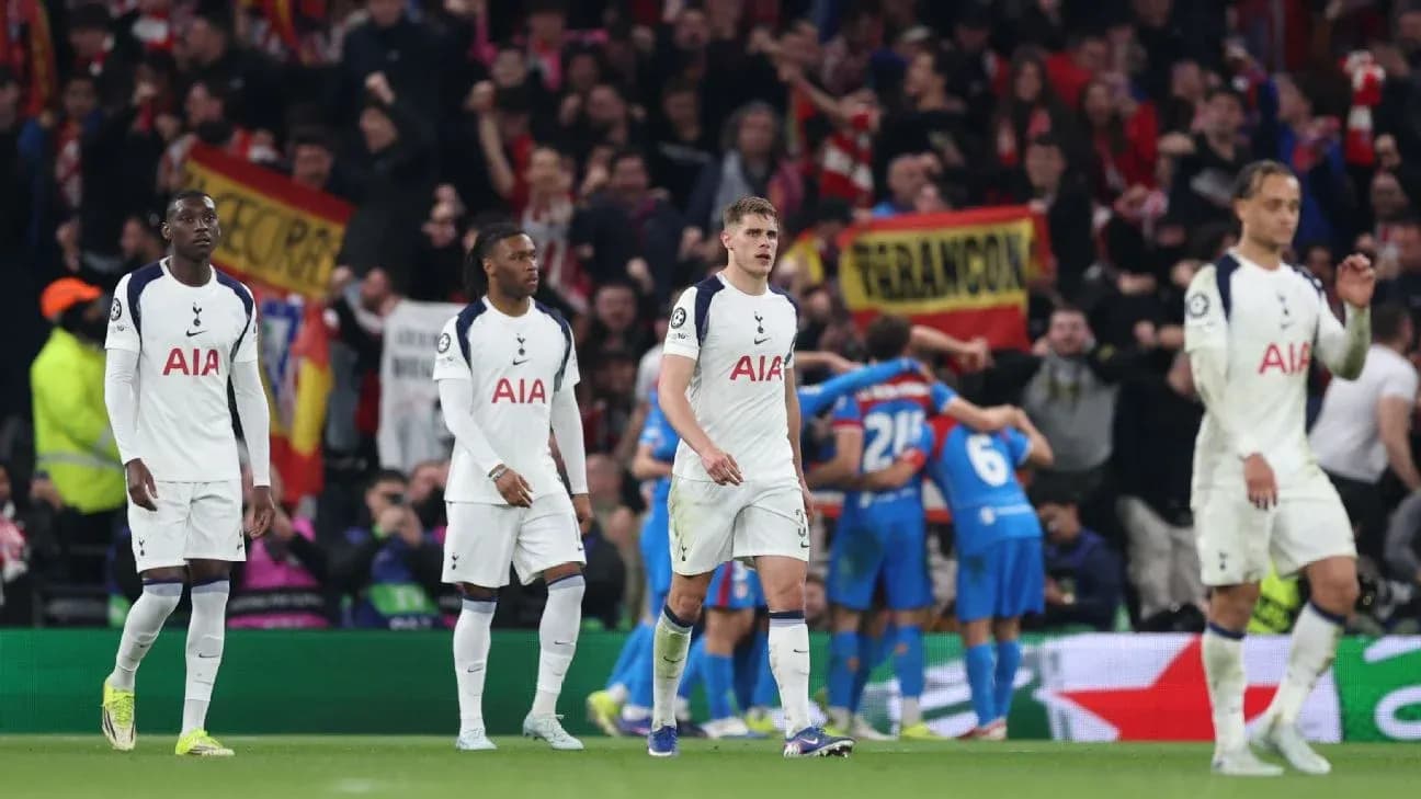 Jugadores del Tottenham en partido de Champions