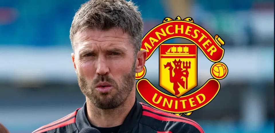 Entrenador de Manchester United hablando en rueda de prensa