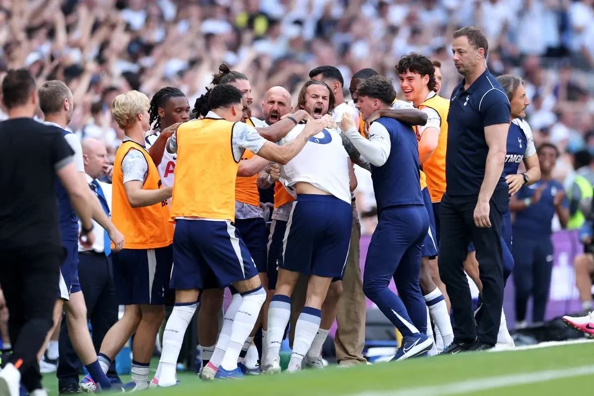 Celebración del equipo de Tottenham durante el partido