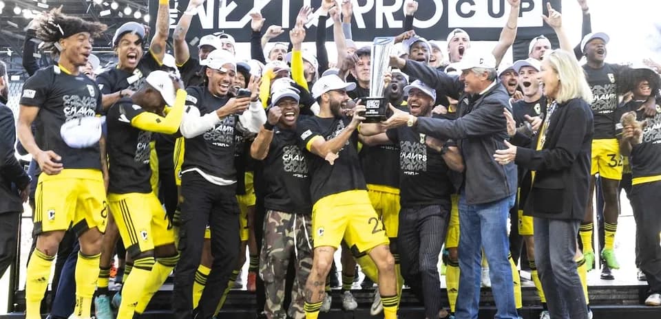 Jugadores de Columbus Crew II celebrando el campeonato