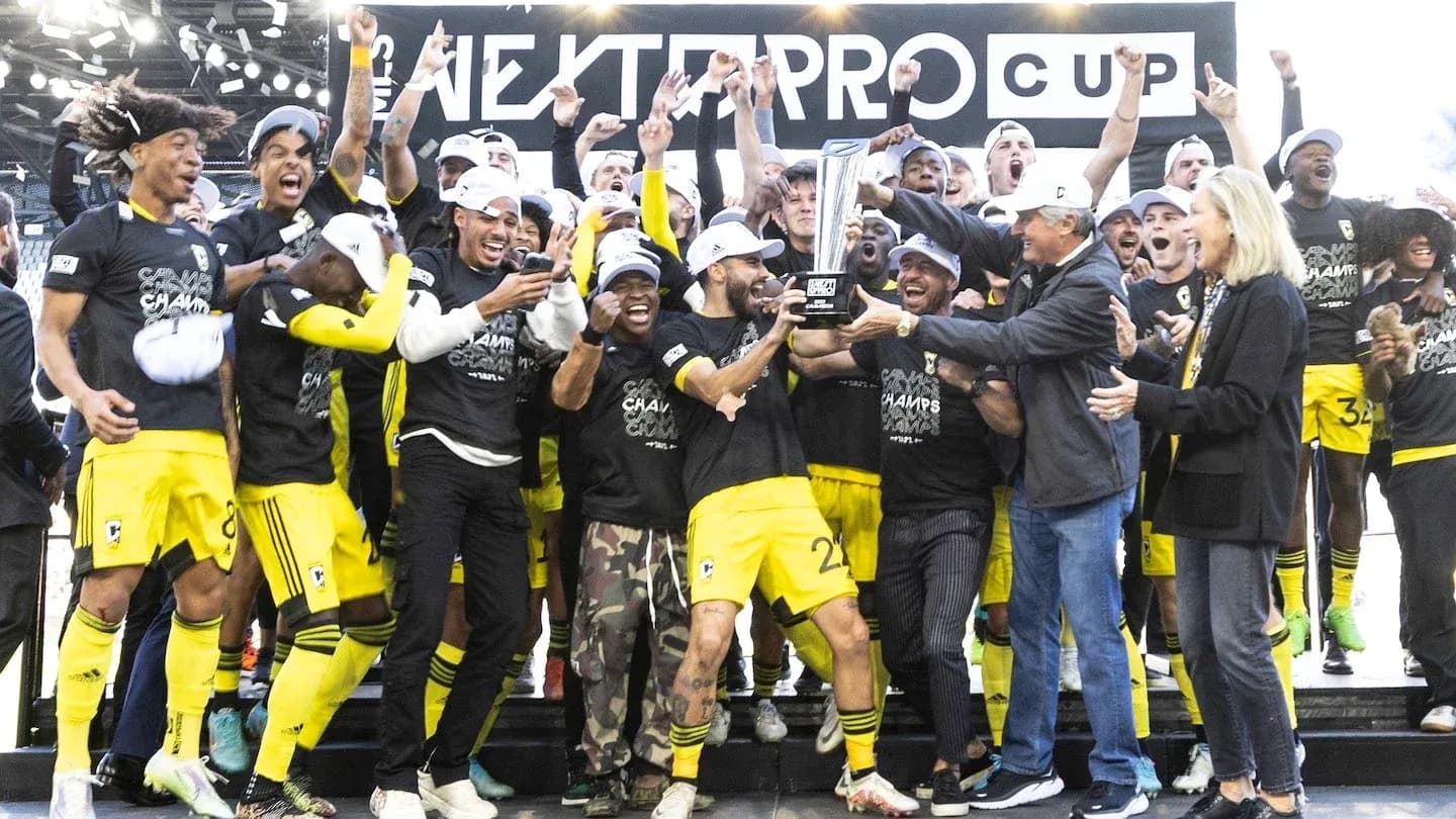 Jugadores de Columbus Crew II celebrando el campeonato
