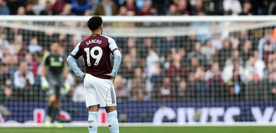 Jugador de Aston Villa en partido contra Sunderland