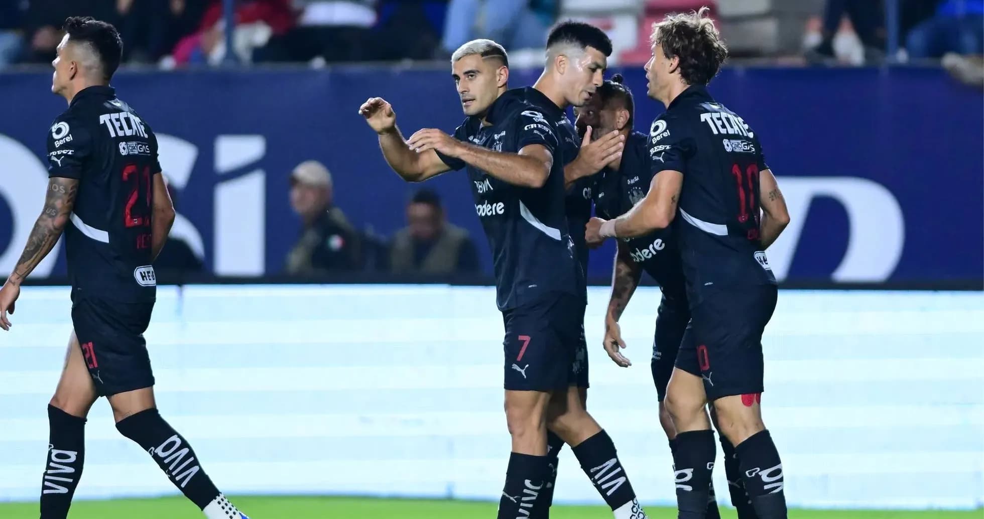 Jugadores de Atlético San Luis celebrando un gol