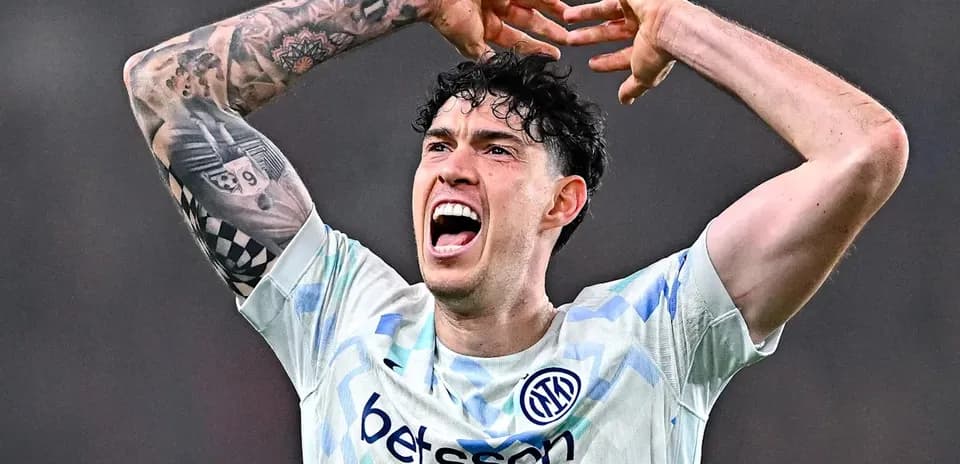 Jugador en acción mostrando frustración durante partido