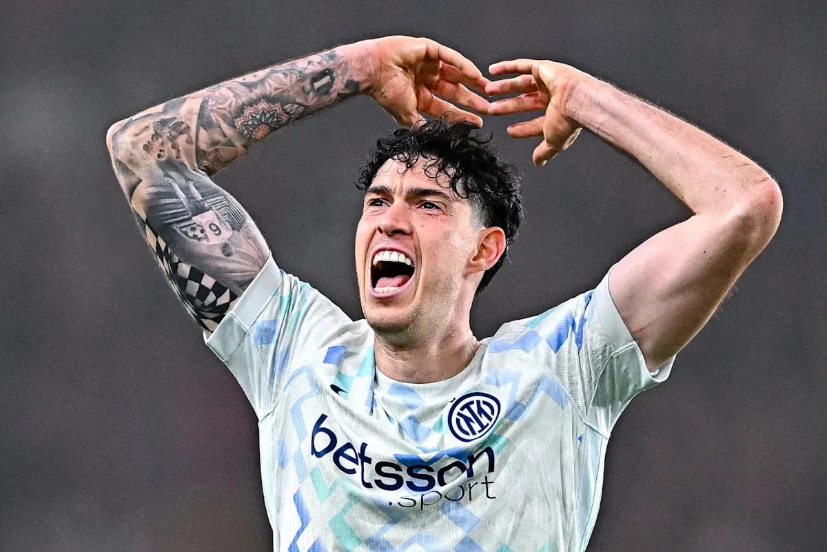 Jugador en acción mostrando frustración durante partido