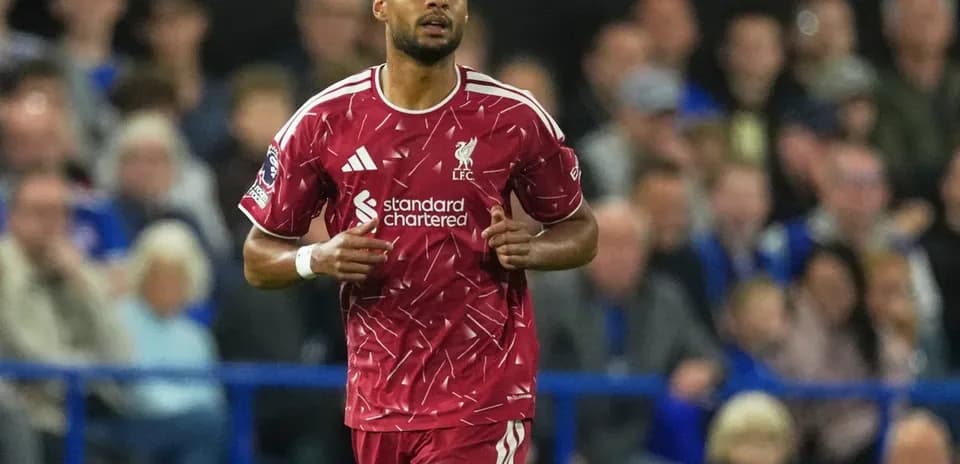 Jugador de Liverpool corriendo en un partido