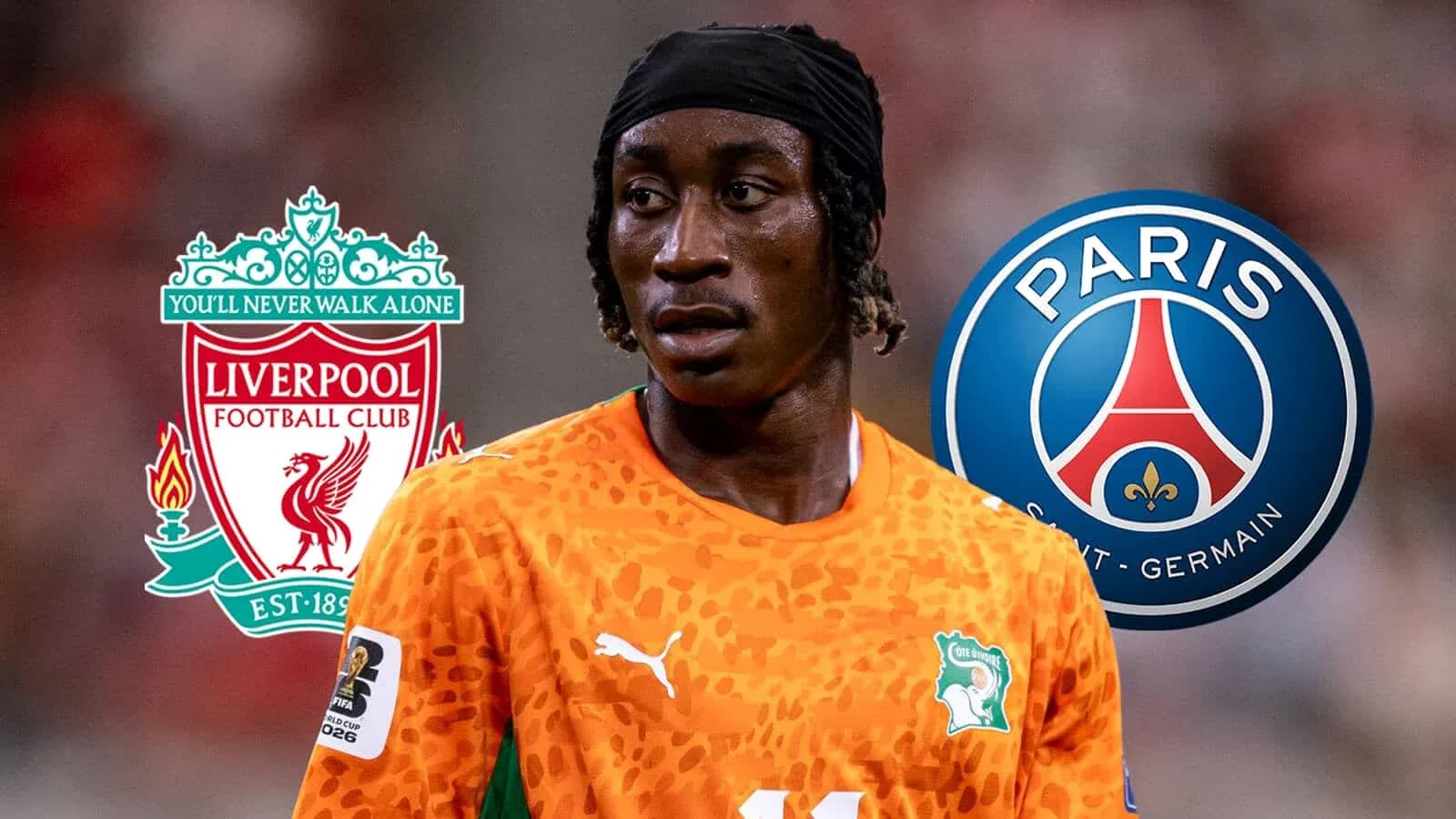 Jugador de fútbol con camisetas de Liverpool y PSG