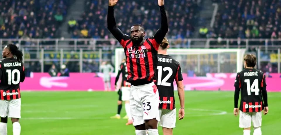Jugadores de AC Milan en el campo durante el partido