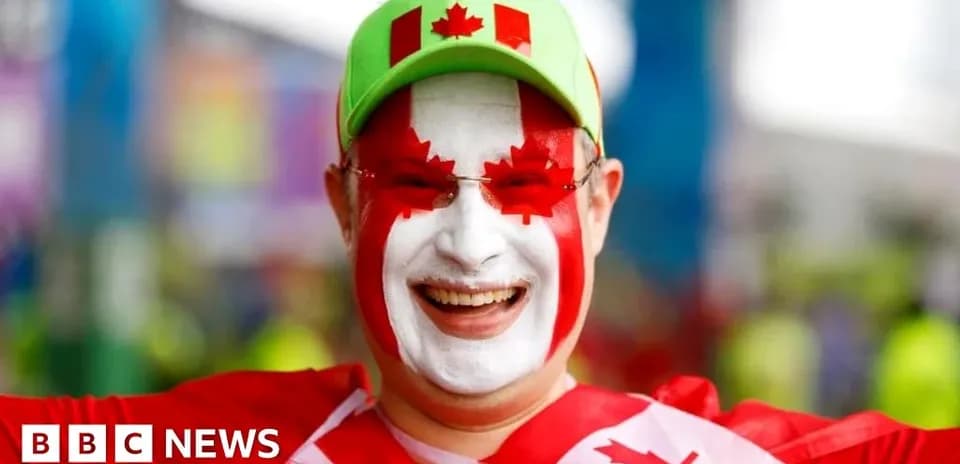 Hincha con cara pintada de Canadá en evento deportivo
