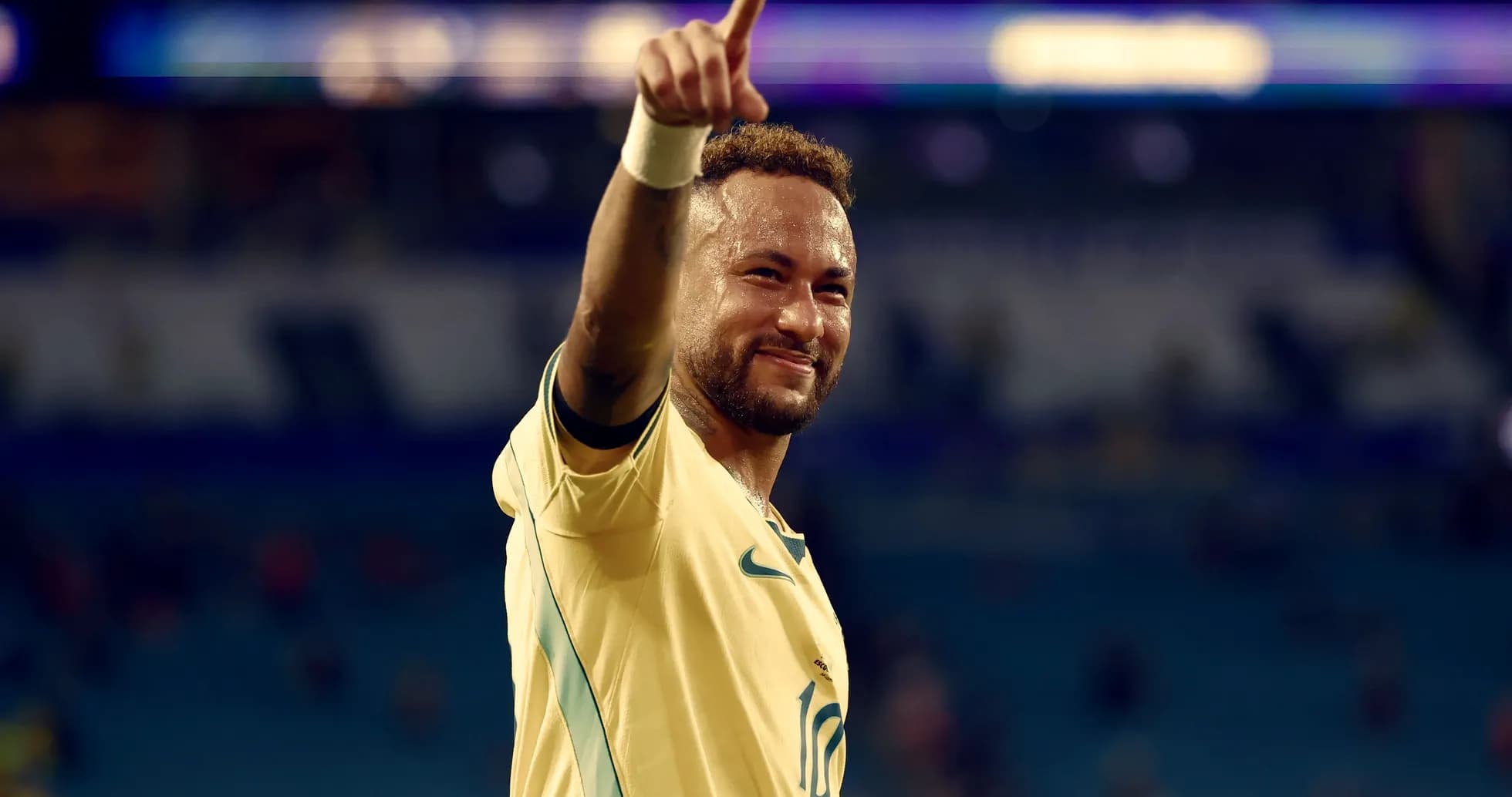 Jugador levantando el dedo tras el partido