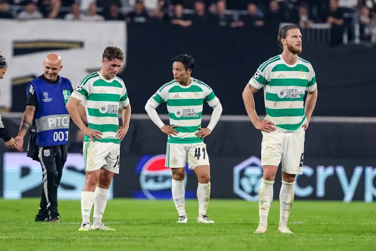 Jugadores de Celtic FC en el campo tras el partido