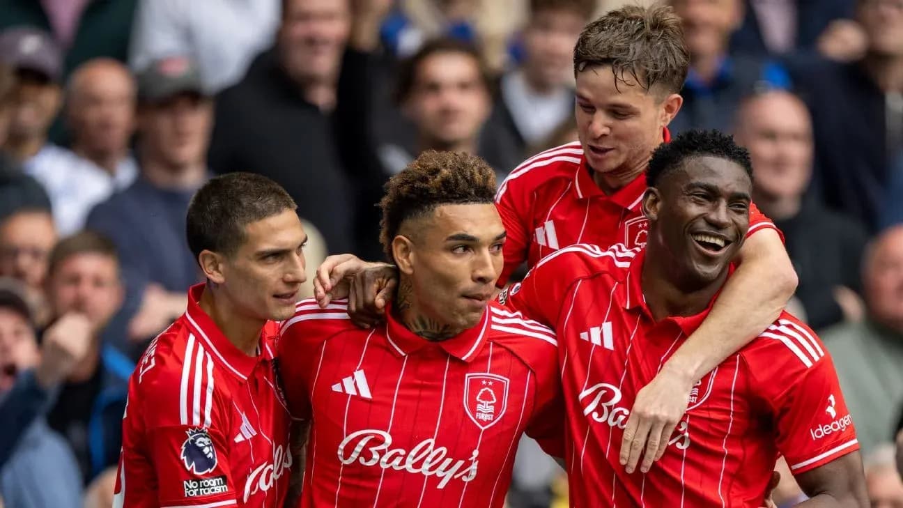Jugadores de Nottingham Forest celebrando un gol