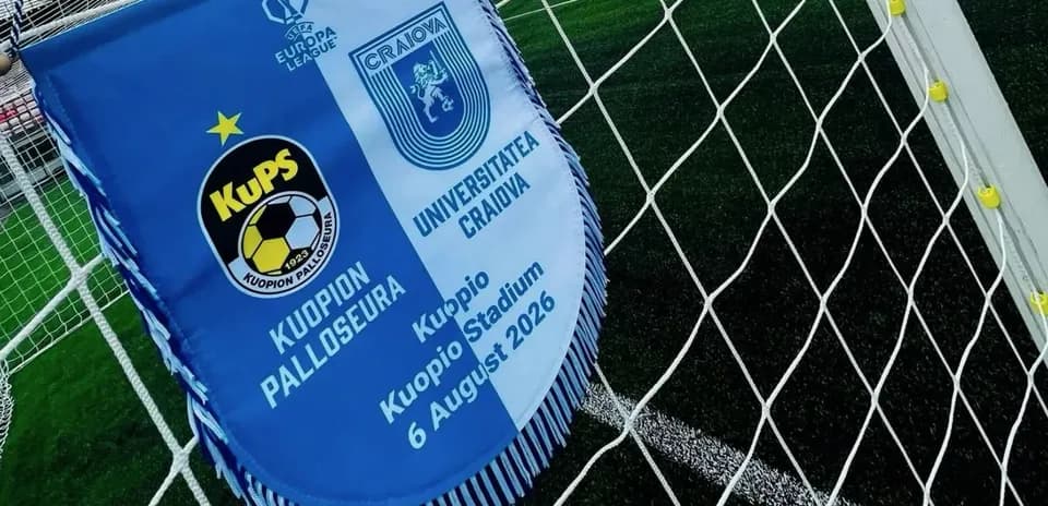 Banderín de Universitatea Craiova y KuPS