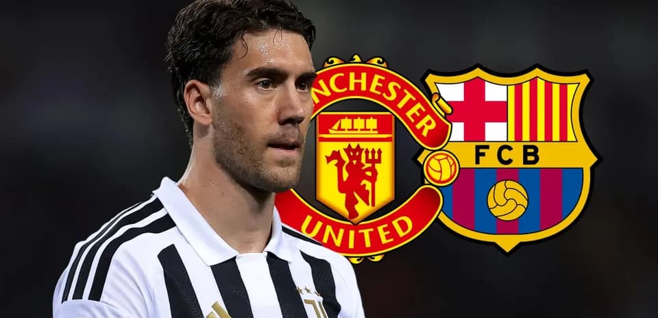 Jugador de Juventus con escudos de Manchester United y Barcelona