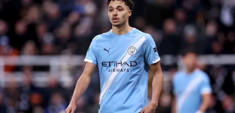 Jugador de Manchester City en el campo durante el partido