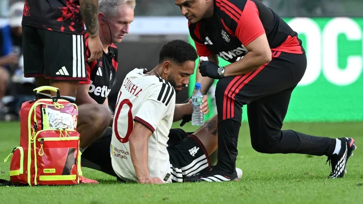 Jugador recibiendo atención médica en el campo