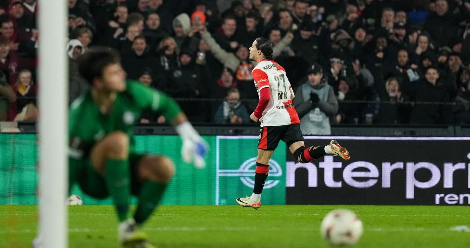 Feyenoord domina a Sturm Graz en la batalla estratégica.jpg