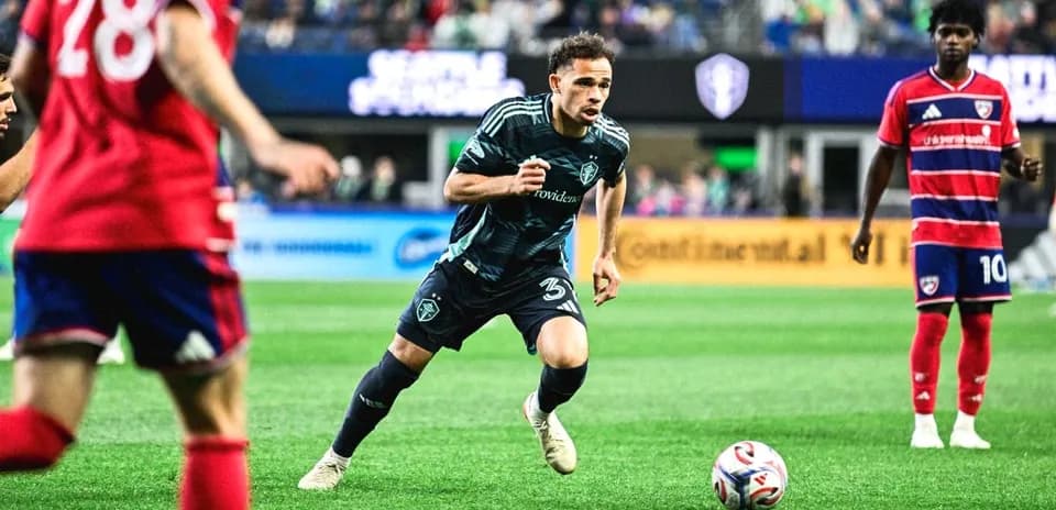 Jugador del Seattle Sounders en acción
