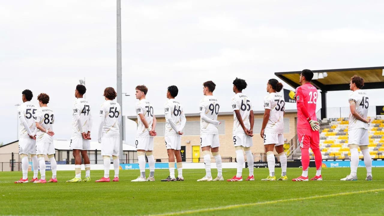 Jugadores de Los Angeles FC II alineados
