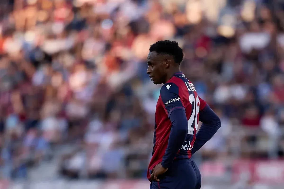 Jugador de Levante en el campo durante partido